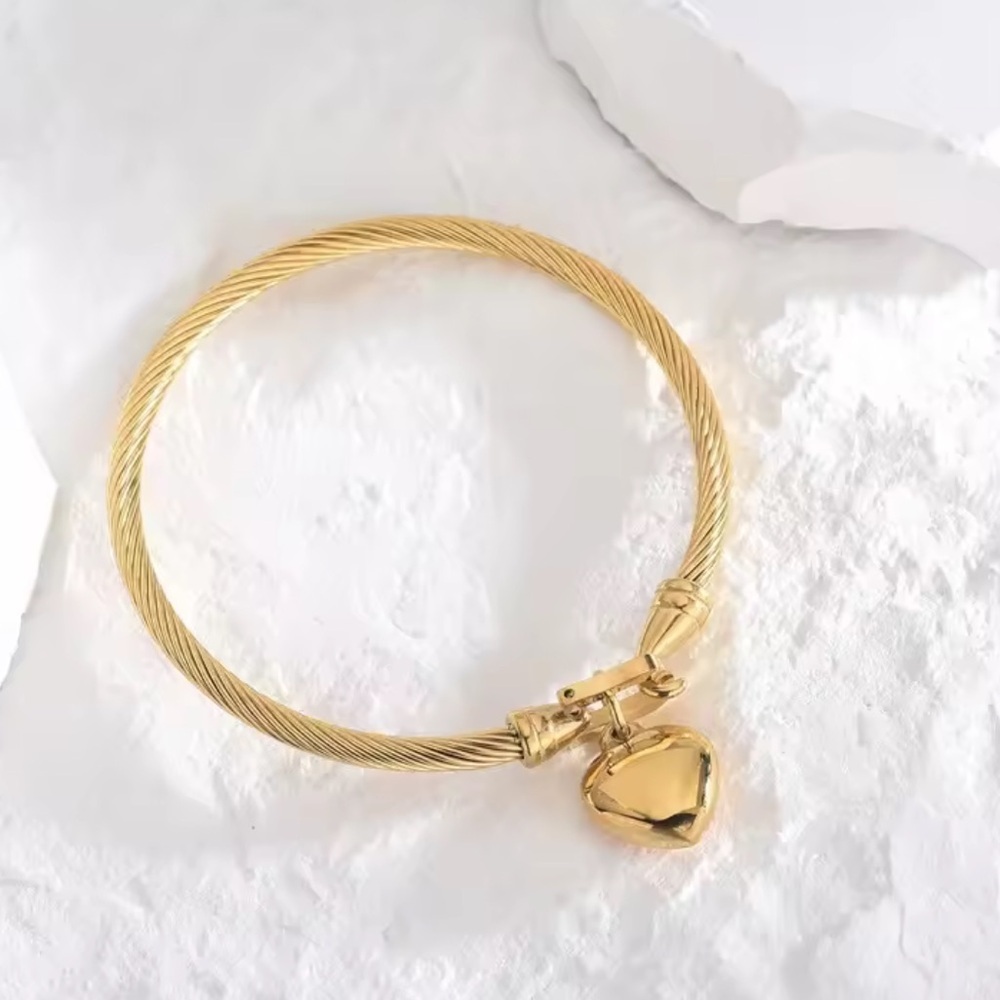 18k Gold Stainless Steel Heart Pendant Charm 

Bangle Bracelet